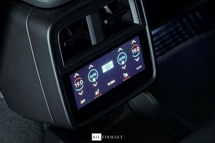 Grå Porsche Taycan Turbo S fra 2022