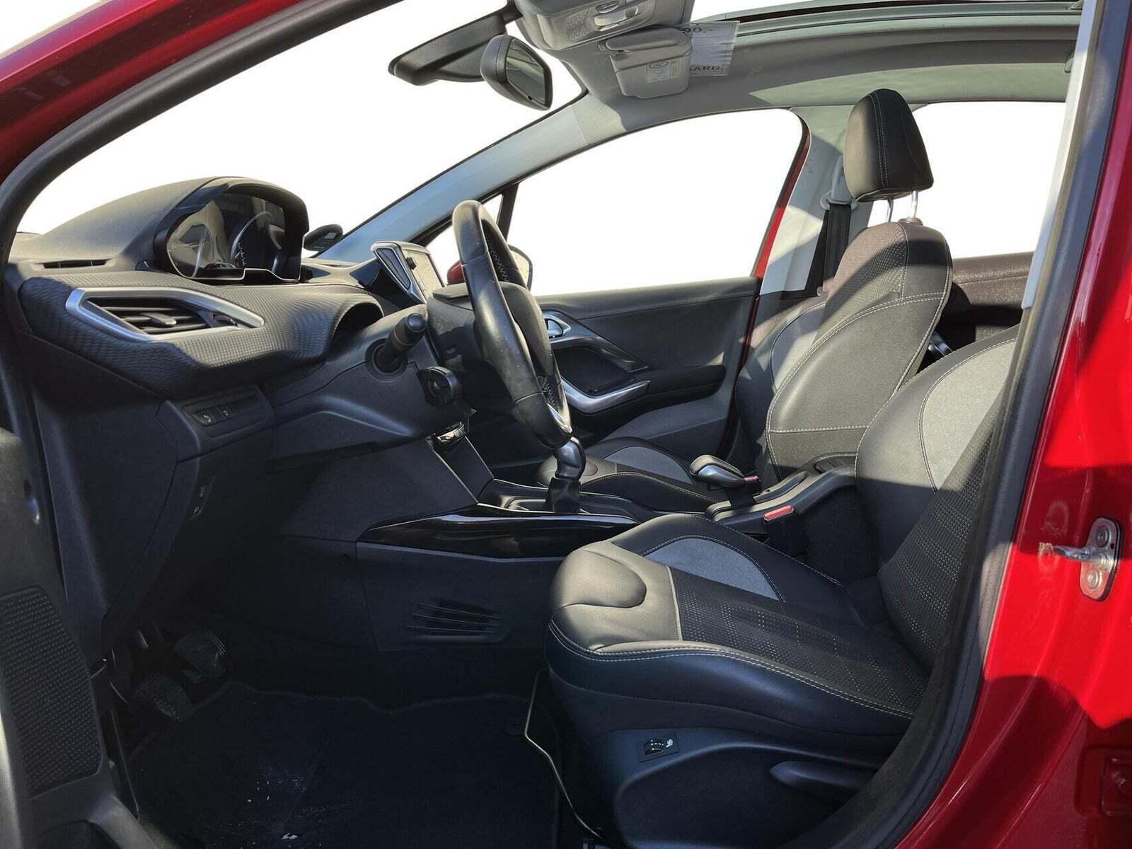 Peugeot 2008 1,2 e-THP 110 Selection Sky