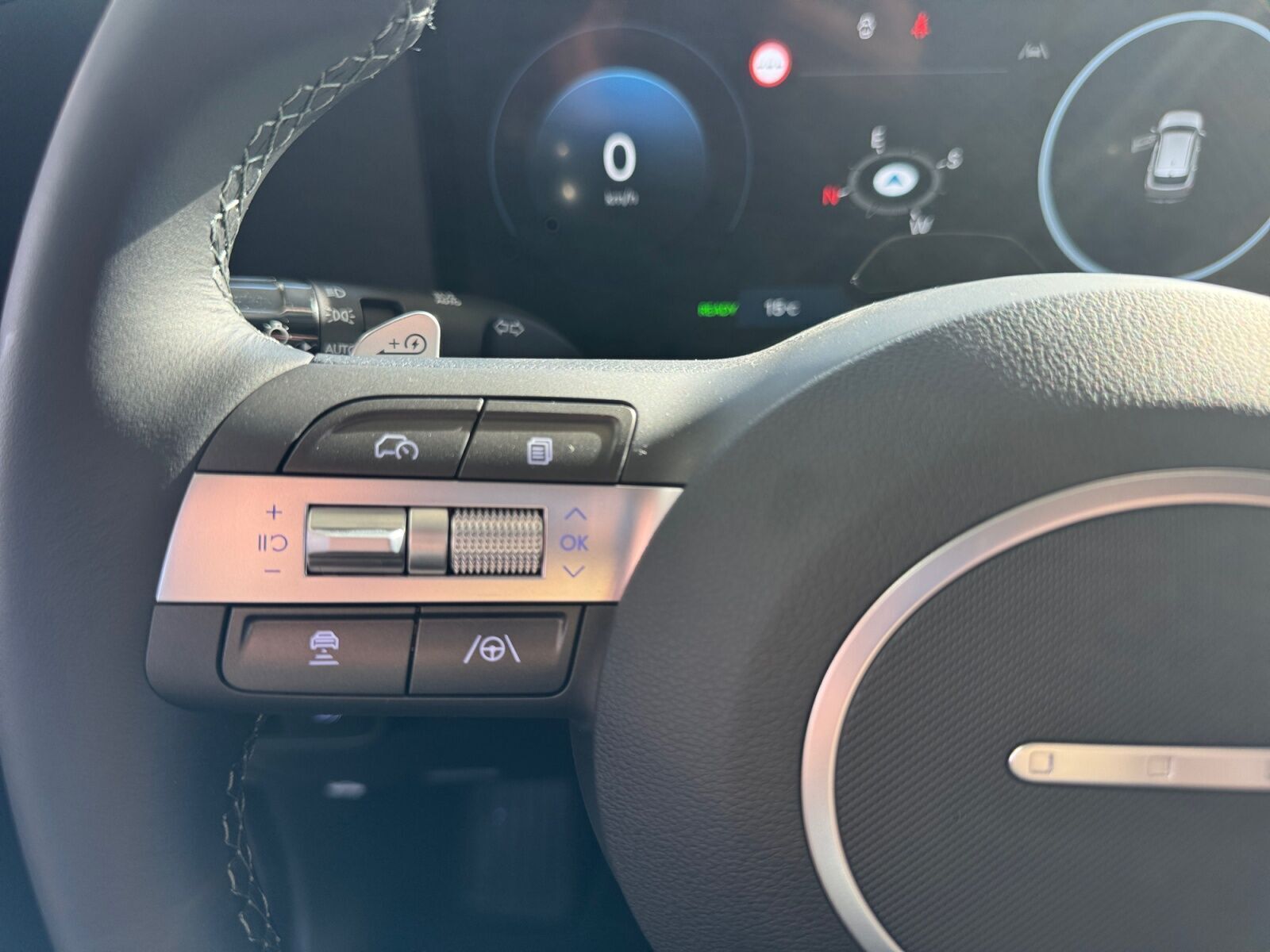 Grå Hyundai Kona fra 2025