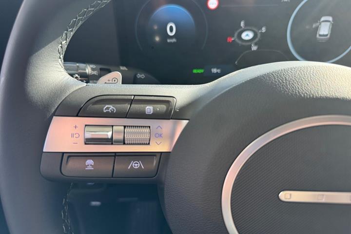 Grå Hyundai Kona fra 2025