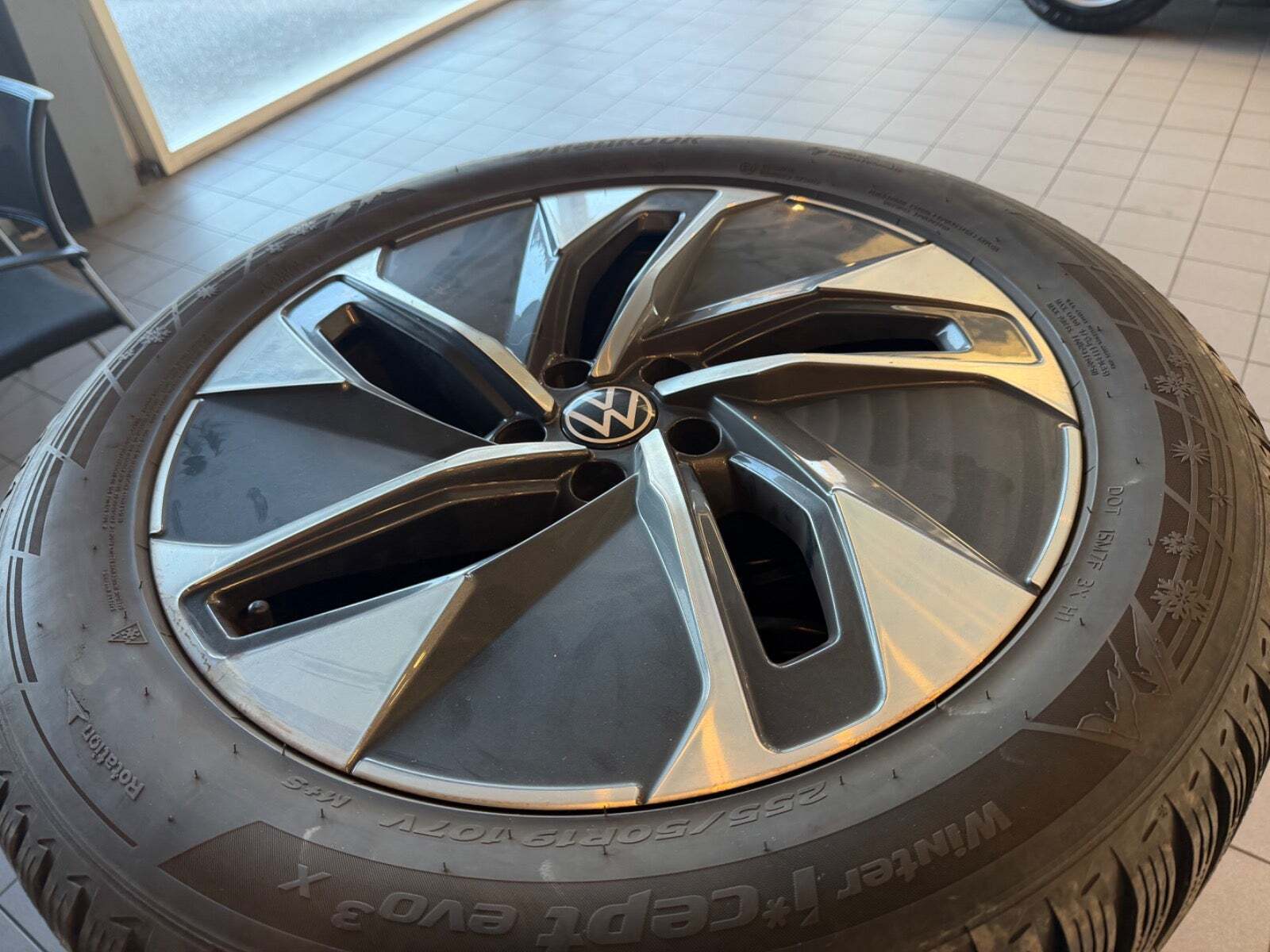 Grå VW ID.4 fra 2022