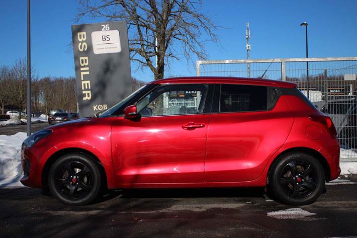 Rød Suzuki Swift fra 2019