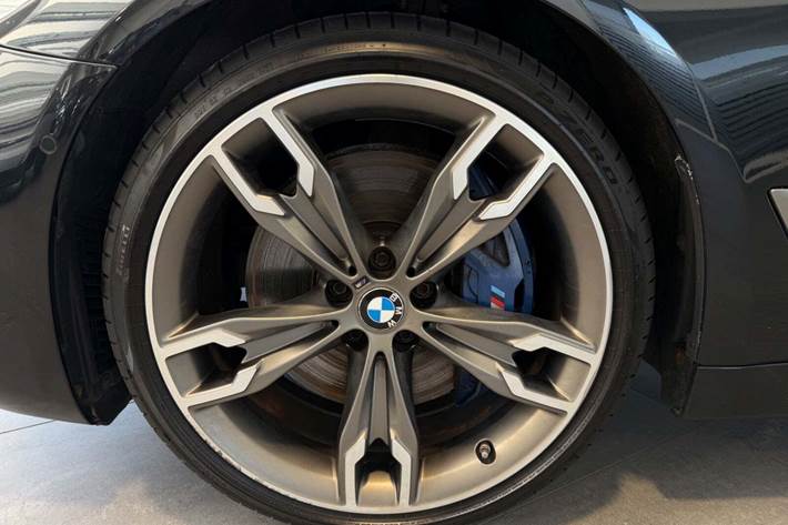 Sort BMW M550d fra 2018