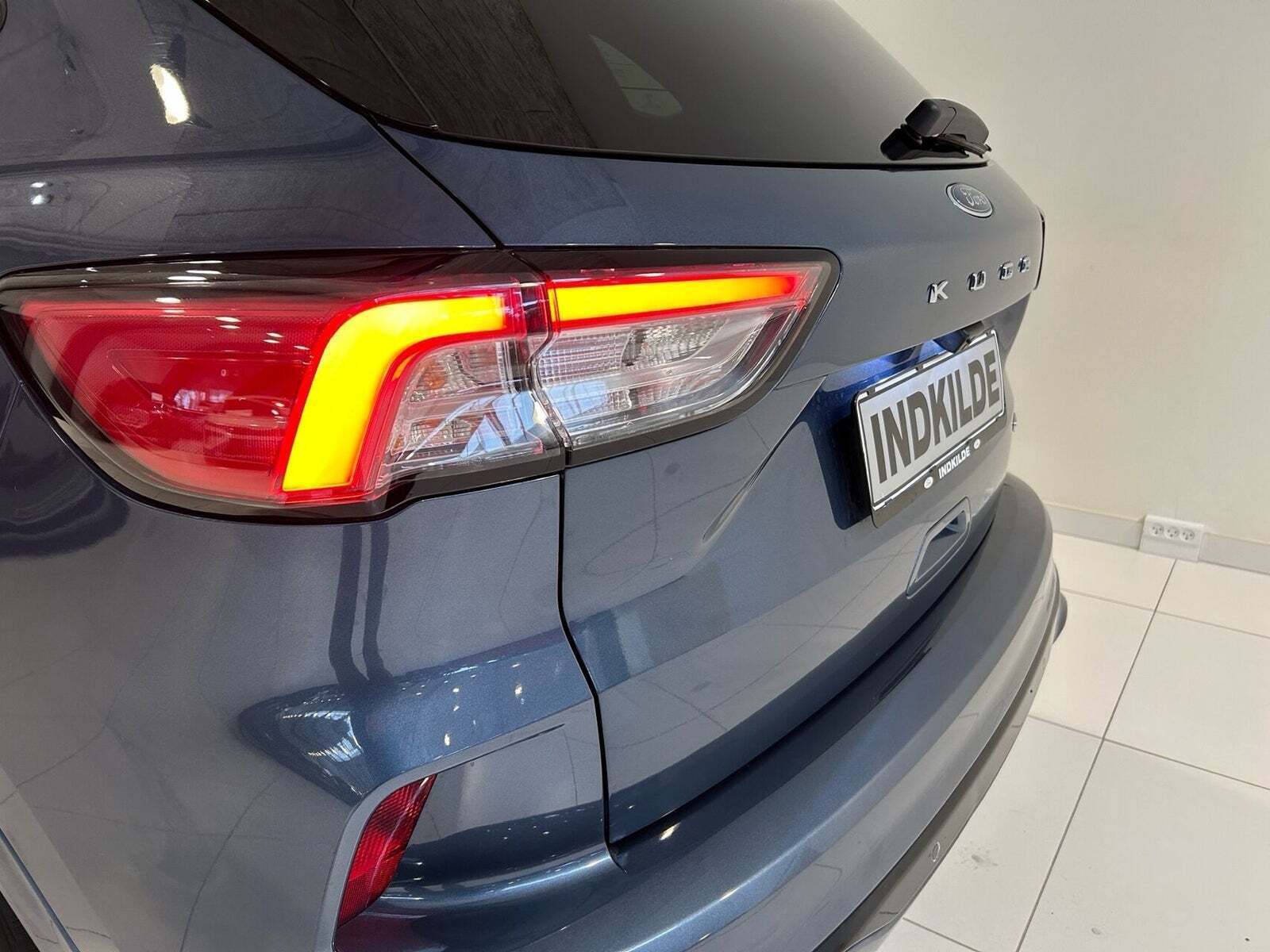 Blå Ford Kuga fra 2021