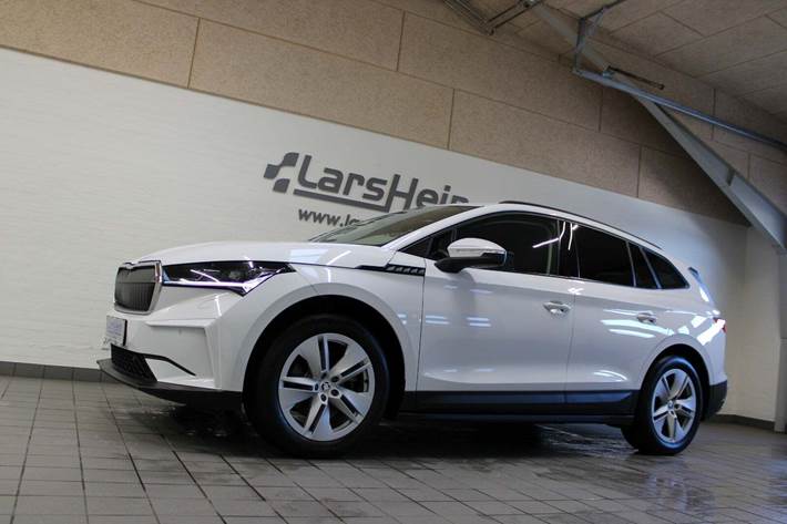 Hvid Skoda Enyaq fra 2021