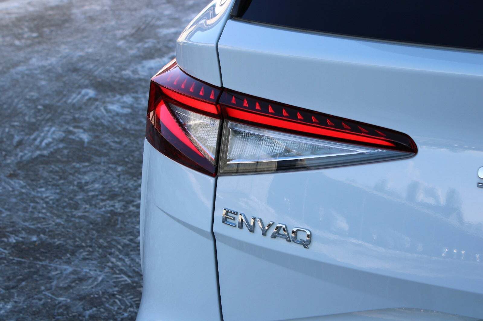 Hvid Skoda Enyaq fra 2021