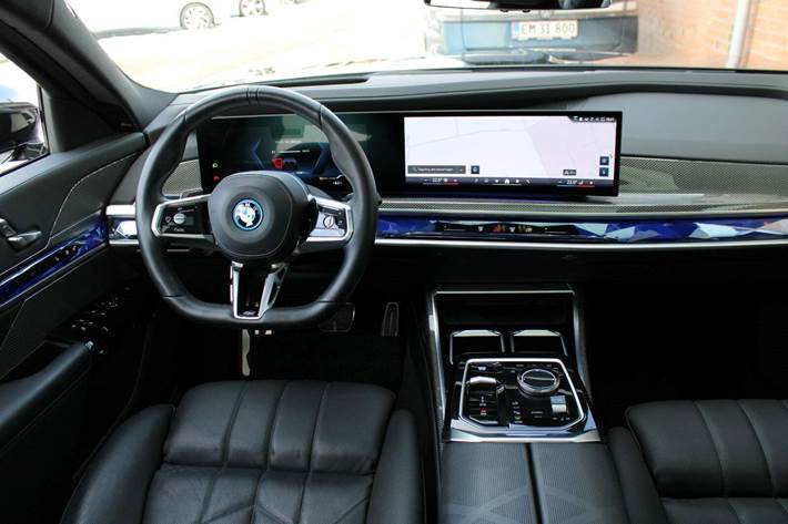 Sort BMW i7 fra 2024