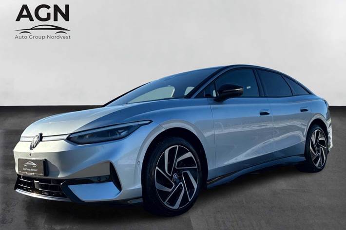 Sølv VW ID.7 fra 2024 set udefra