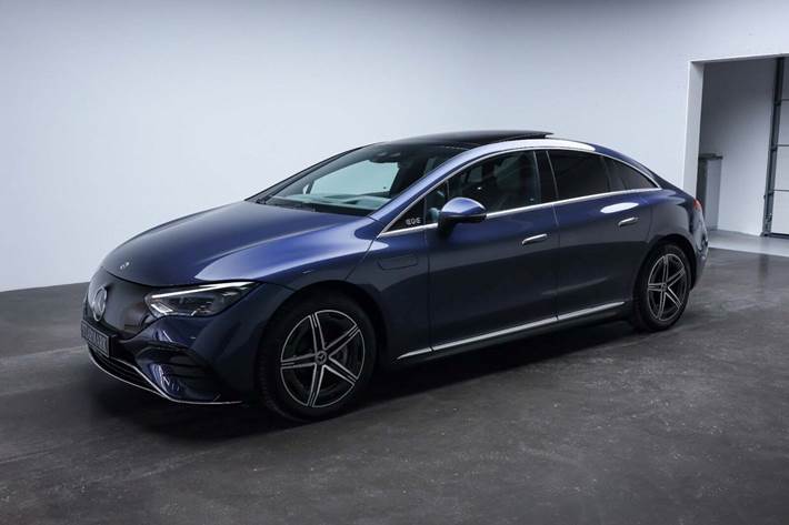 Blå Mercedes EQE350+ fra 2025