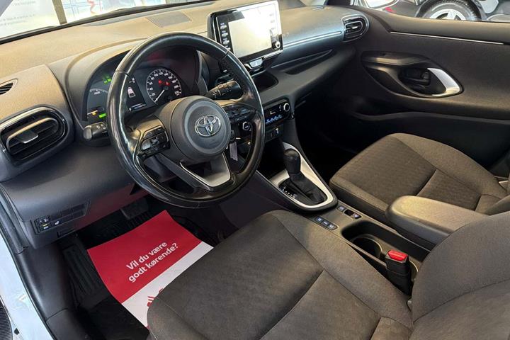 Hvid Toyota Yaris fra 2020
