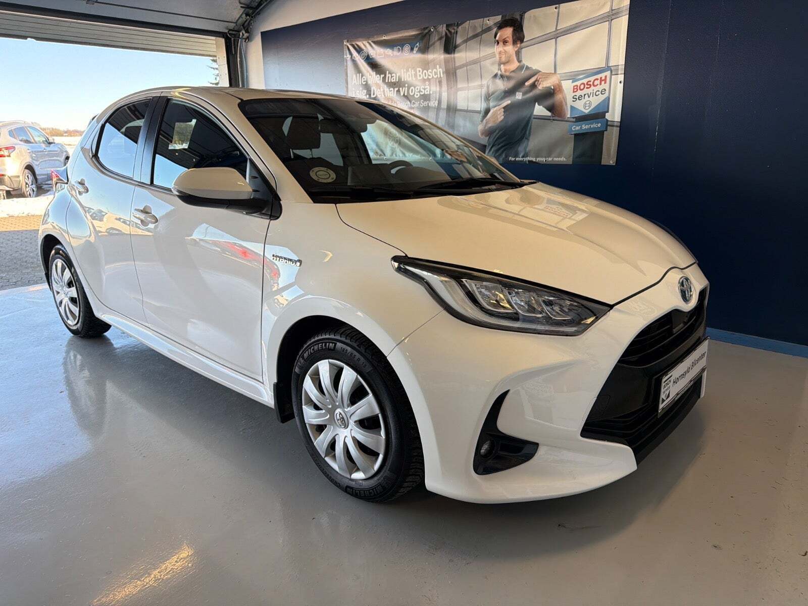 Hvid Toyota Yaris fra 2020