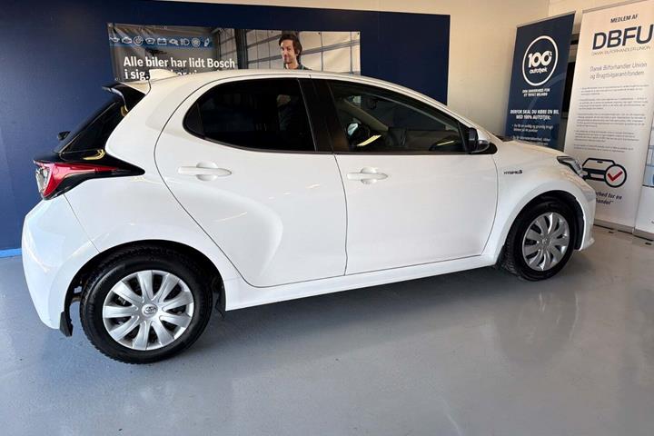Hvid Toyota Yaris fra 2020