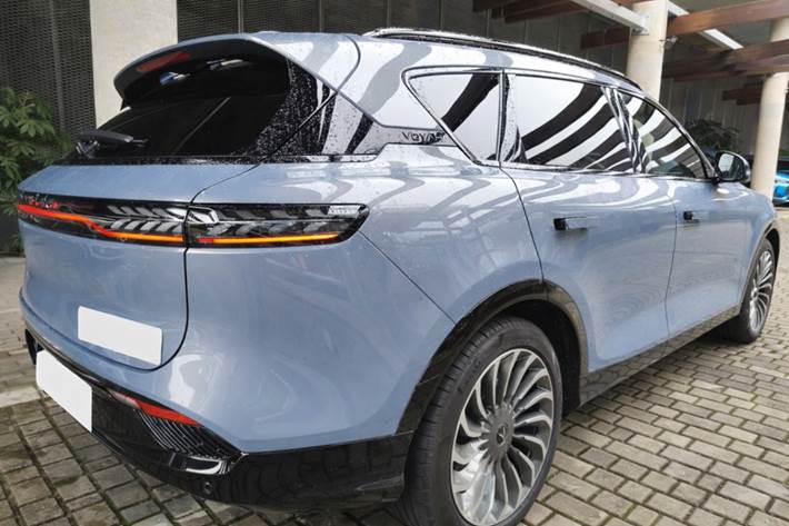 Beige Voyah Free fra 2026