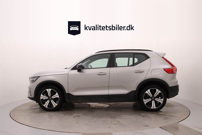 Sølv Volvo XC40 fra 2022