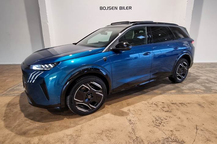 Blå Peugeot e-5008 fra 2025 set udefra