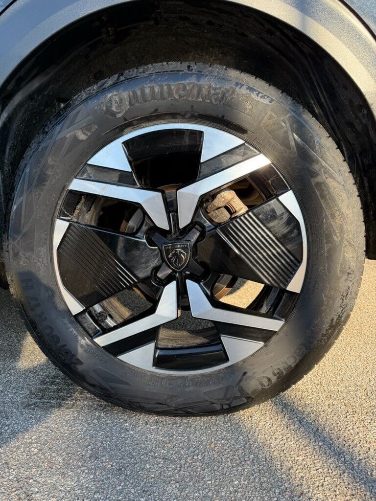 Sort Peugeot 2008 fra 2024