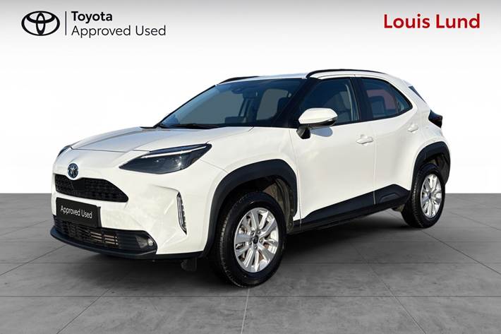 Hvid Toyota Yaris Cross fra 2023 set udefra