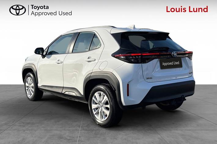 Hvid Toyota Yaris Cross fra 2023