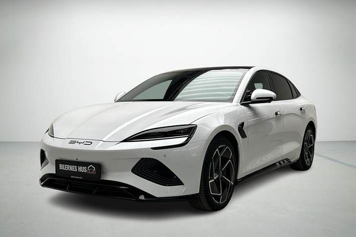 Hvid BYD Seal fra 2024 set udefra