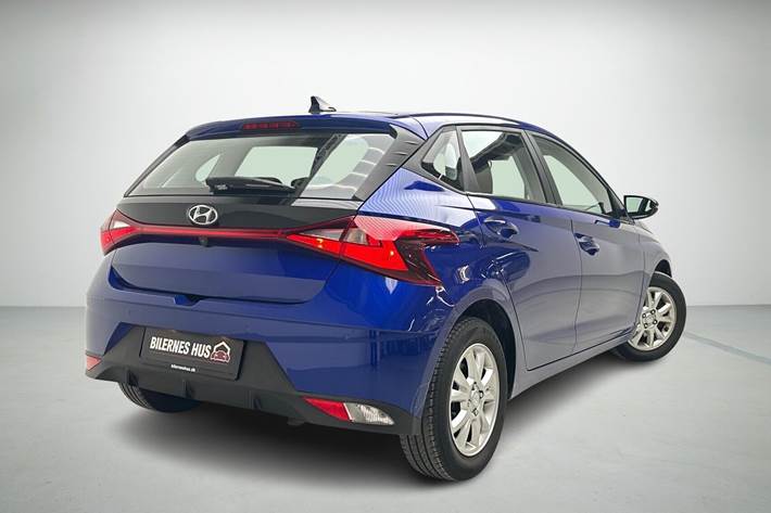 Blå Hyundai i20 fra 2021