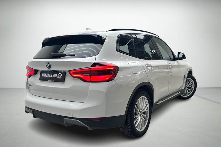 Hvid BMW iX3 fra 2021