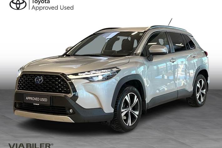 Sølv Toyota Corolla Cross fra 2023 set udefra
