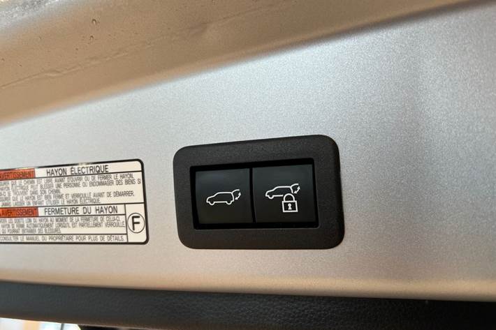 Sølv Toyota Corolla Cross fra 2023