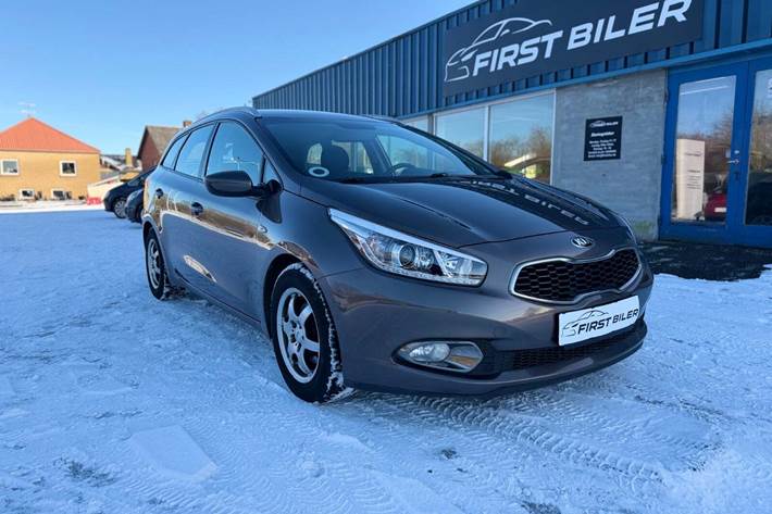 Grøn Kia Ceed fra 2014 set udefra