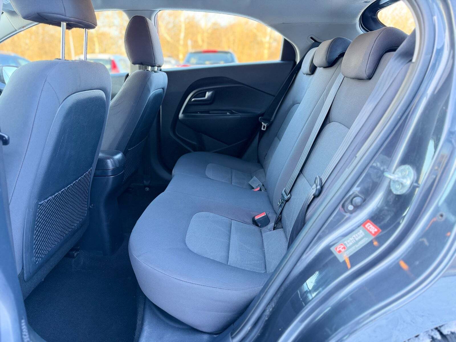 Grøn Kia Rio fra 2013