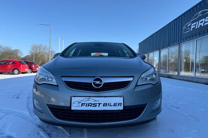 Grøn Opel Astra fra 2011
