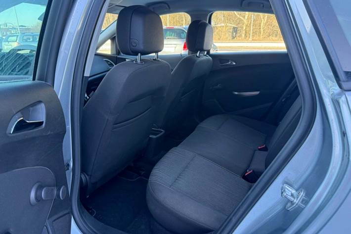 Grøn Opel Astra fra 2011