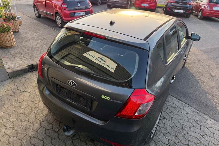 Grå Kia Ceed fra 2009