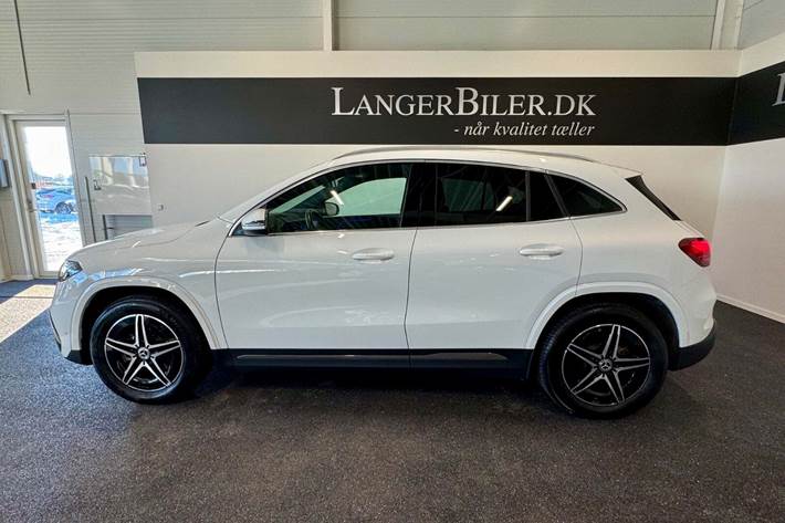Hvid Mercedes EQA300 fra 2024