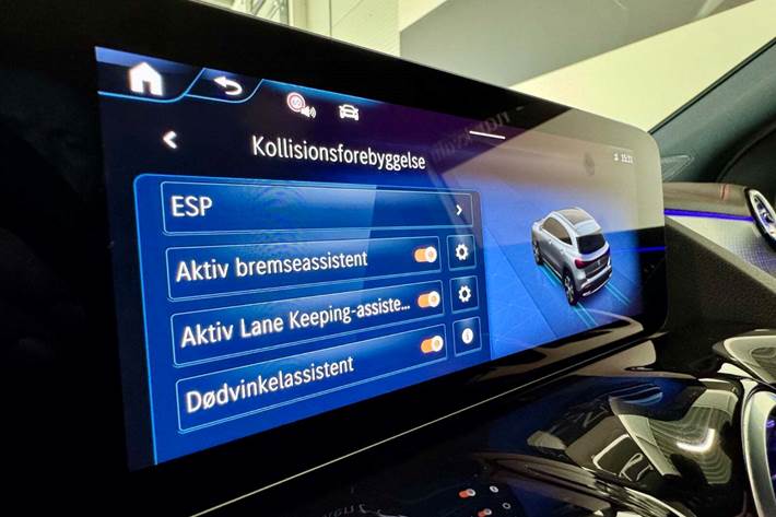 Hvid Mercedes EQA300 fra 2024