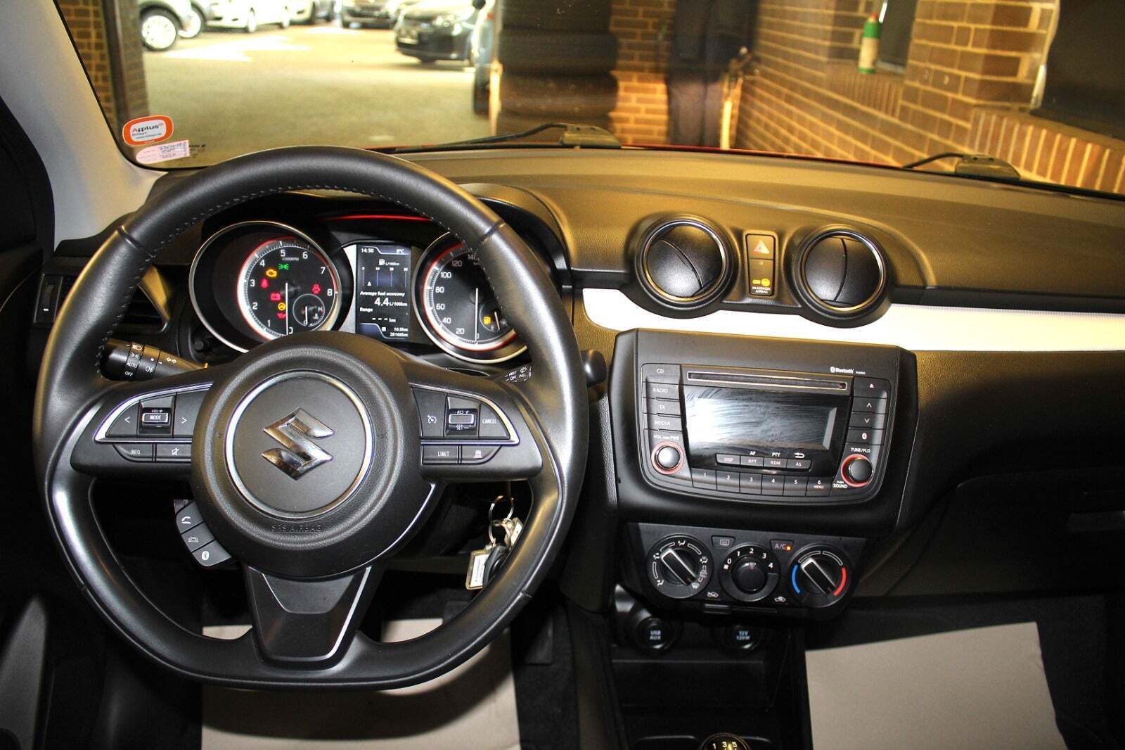 Rød Suzuki Swift fra 2018