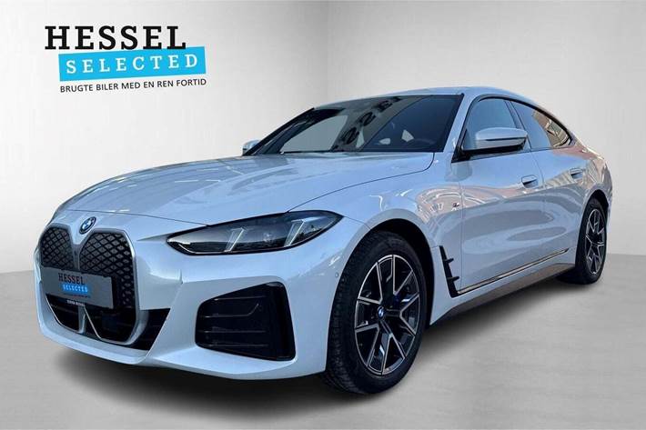 Hvid BMW i4 fra 2025 set udefra