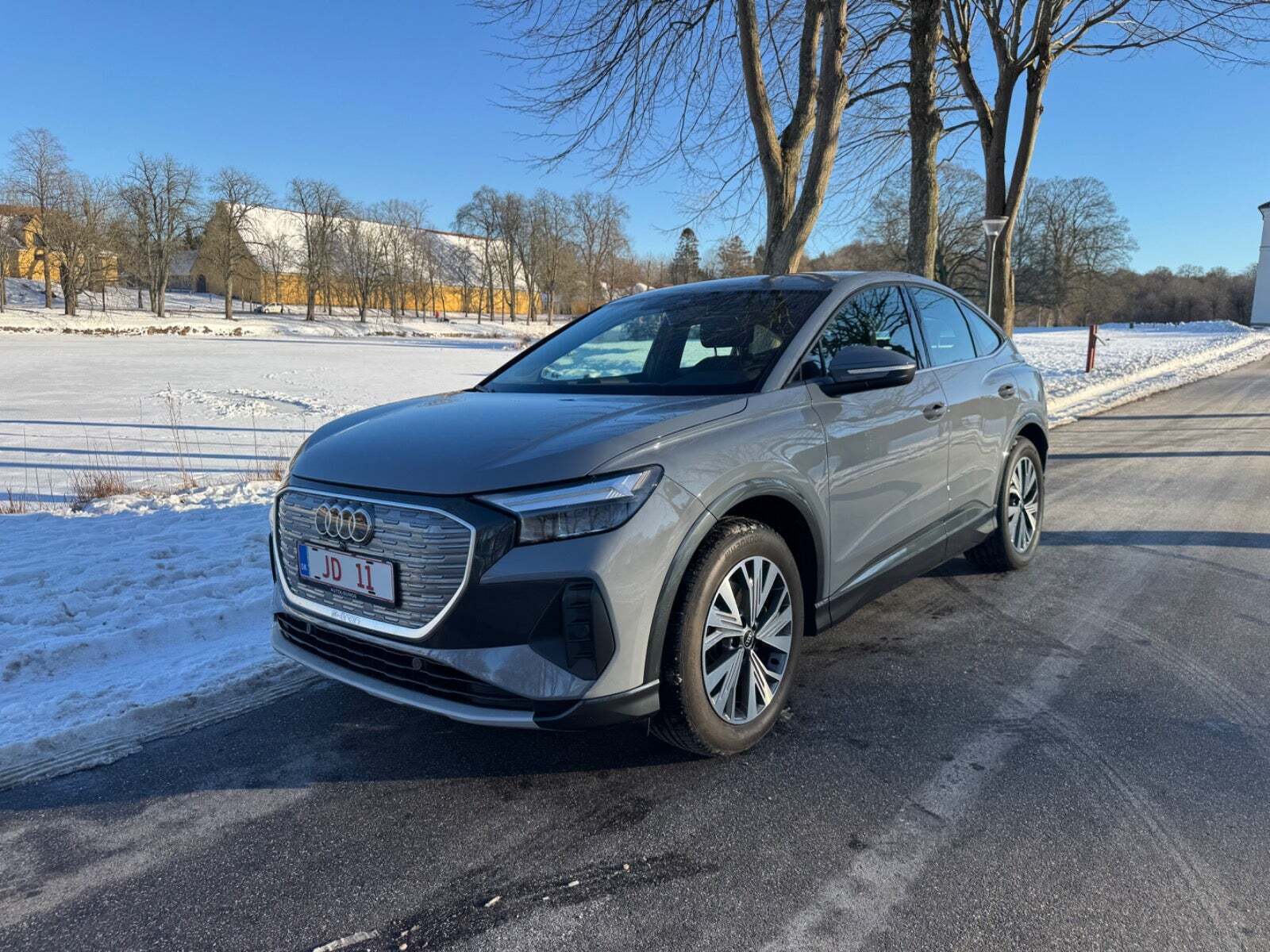 Grå Audi Q4 e-tron fra 2023