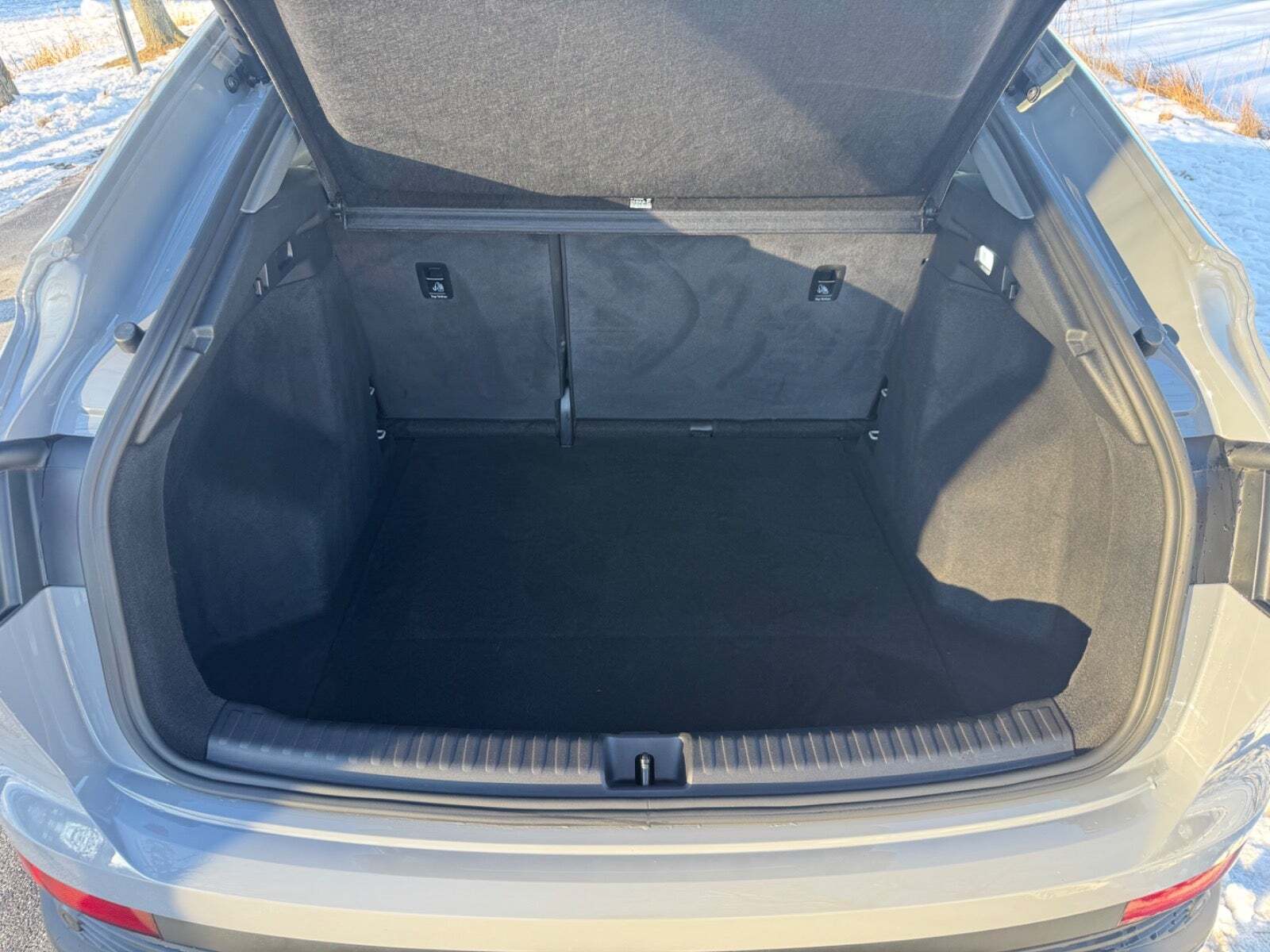 Grå Audi Q4 e-tron fra 2023