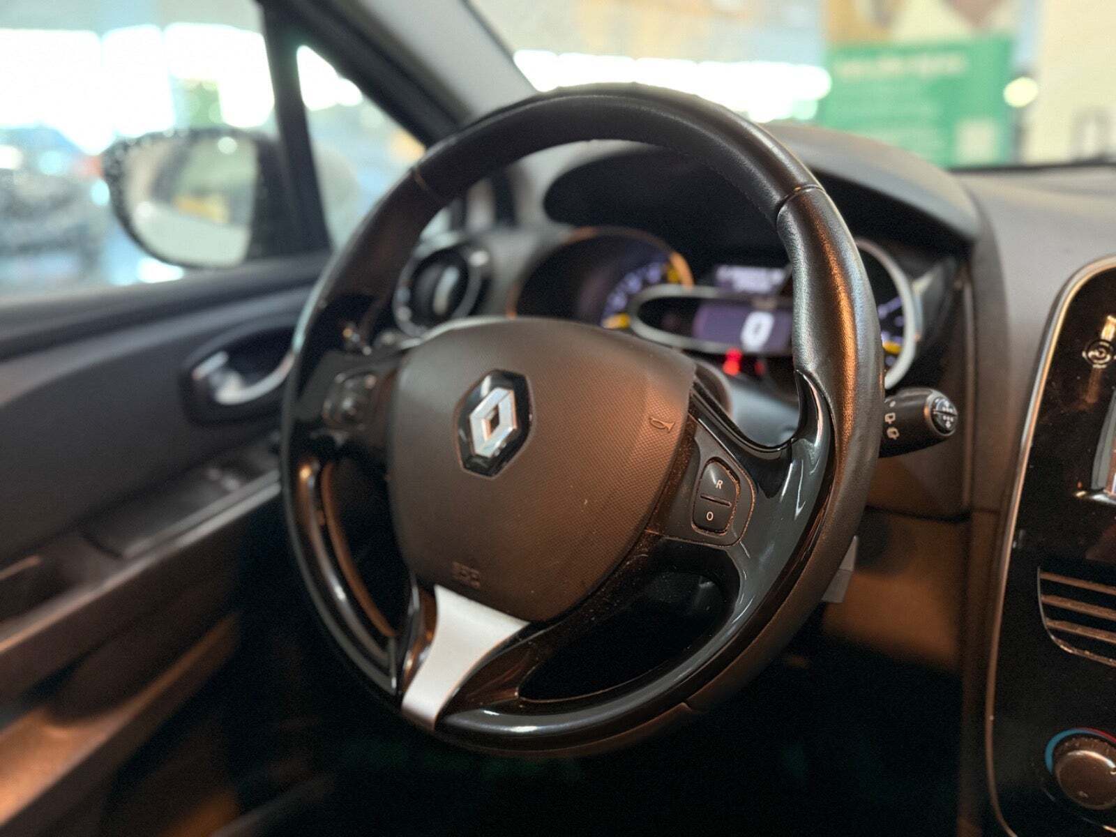 Hvid Renault Clio IV fra 2015