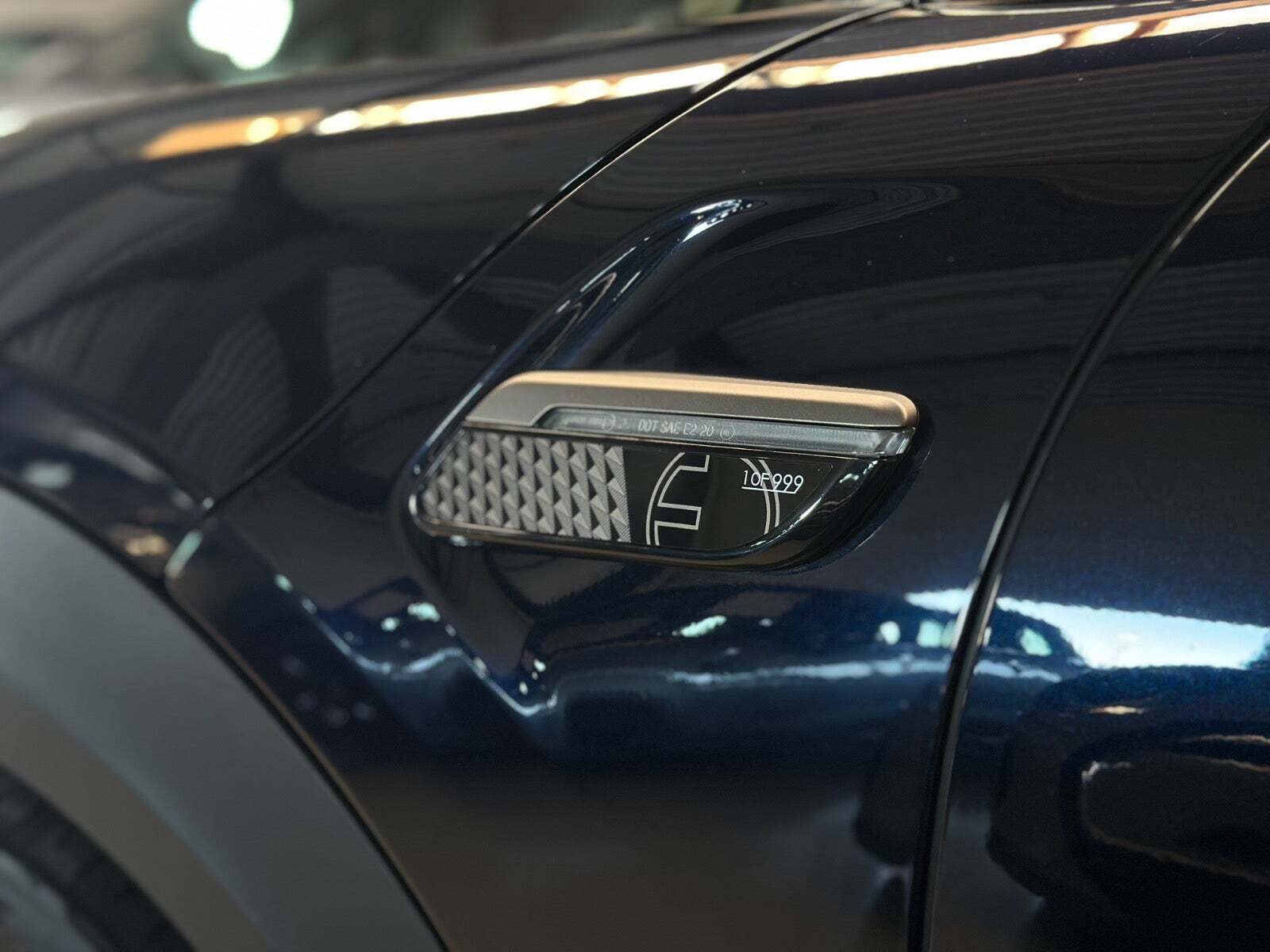 Blå Mini Cooper SE fra 2023