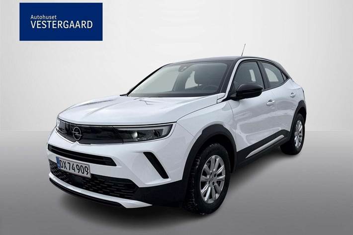 Hvid Opel Mokka fra 2022 set udefra