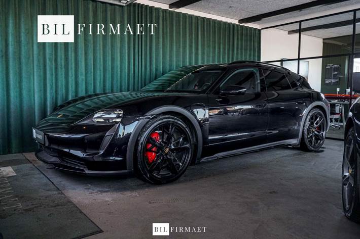 Sort Porsche Taycan 4S fra 2022 set udefra