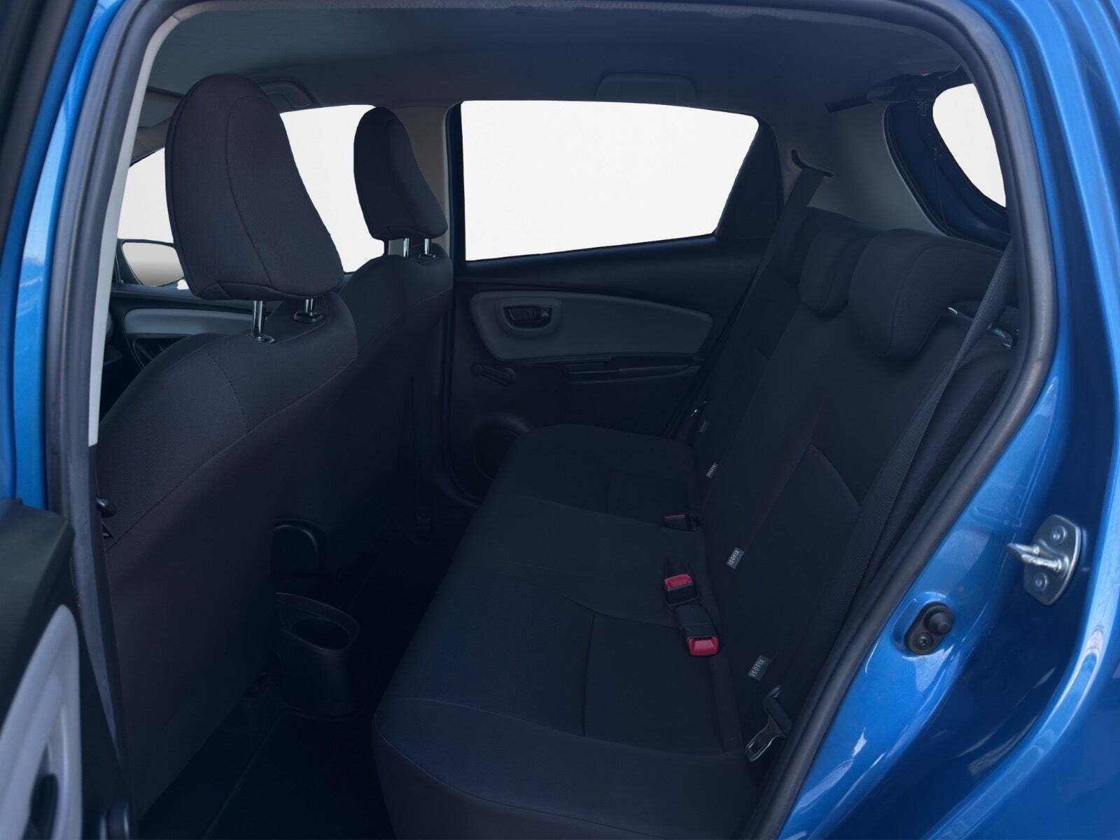 Blå Toyota Yaris fra 2015