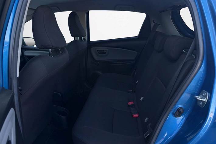 Blå Toyota Yaris fra 2015