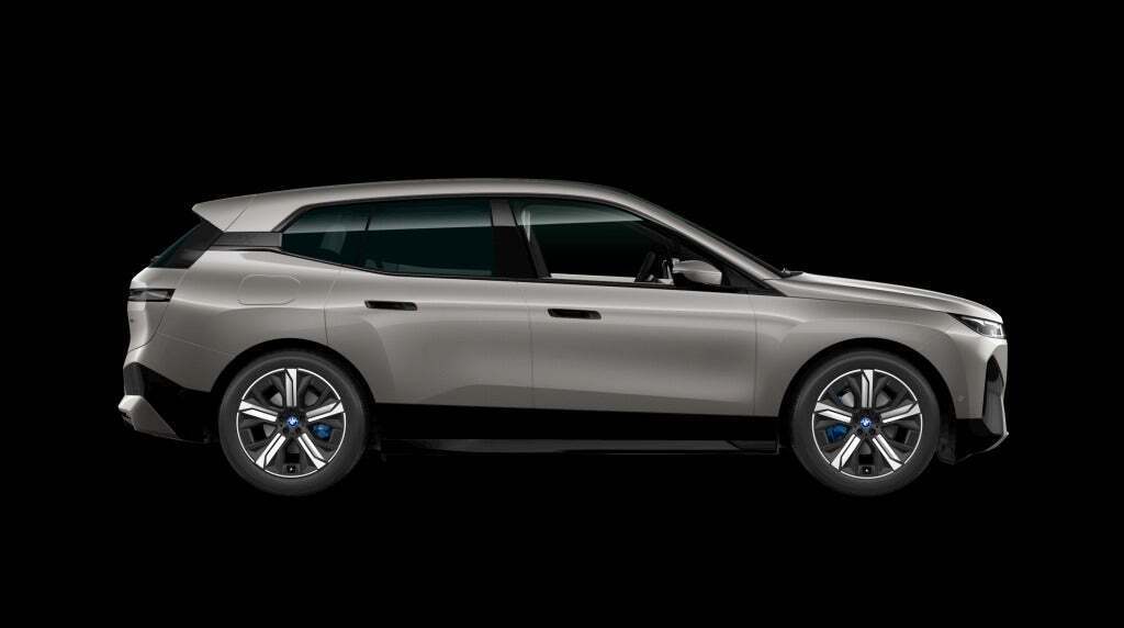 Grå BMW iX fra 2024