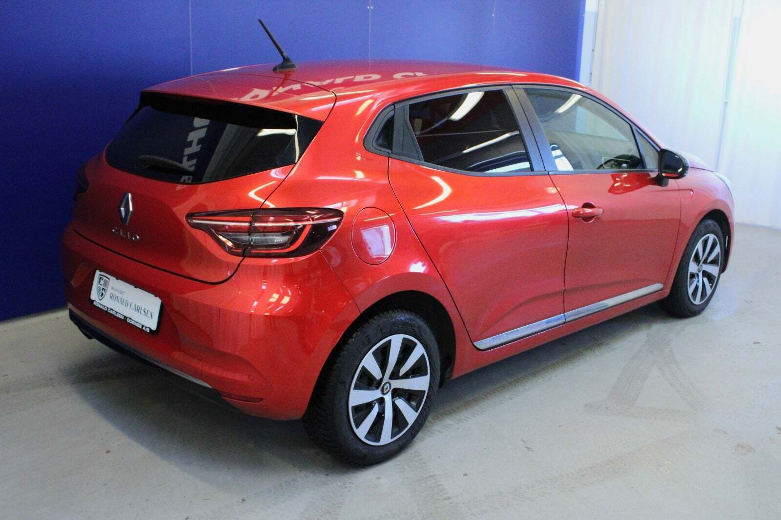 Rød Renault Clio V fra 2020