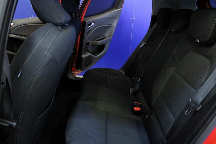 Rød Renault Clio V fra 2020