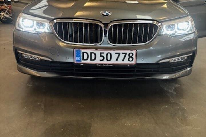 Grå BMW 530d fra 2017