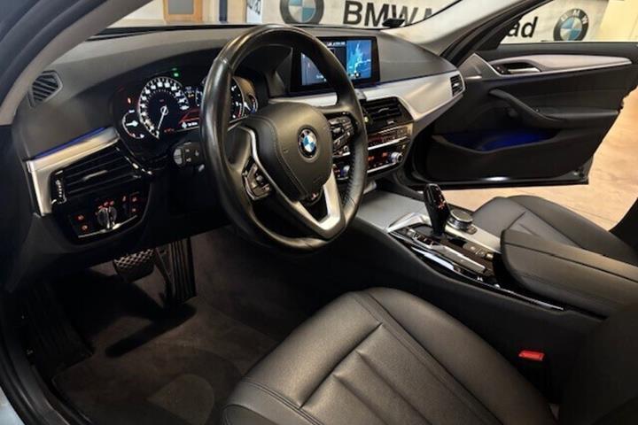 Grå BMW 530d fra 2017