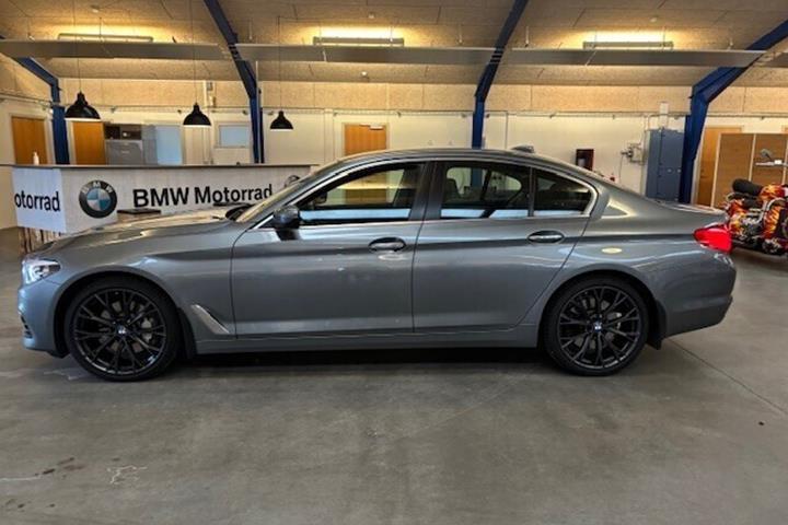 Grå BMW 530d fra 2017